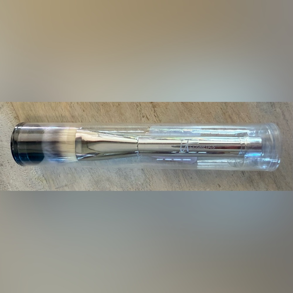 IT Cosmetics Foundation Brush
